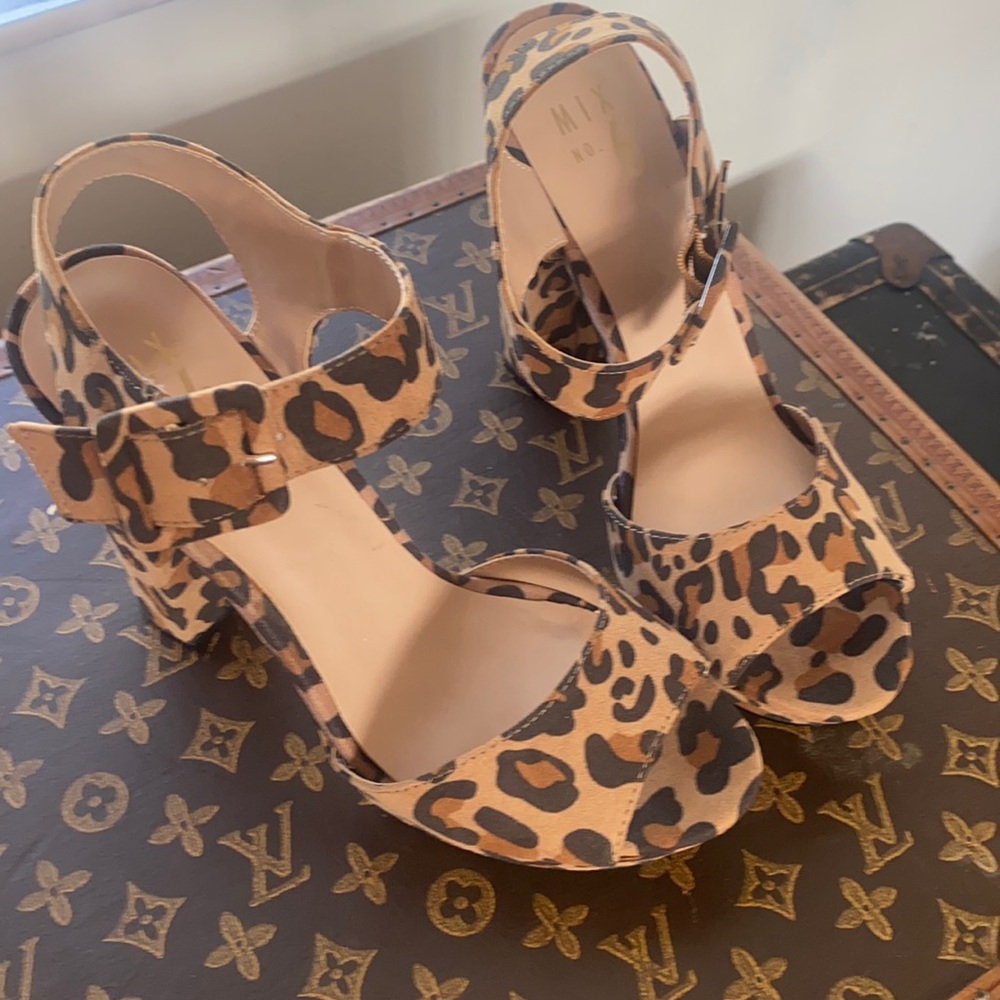 LEOPARD PLATFORM HEELS 8.5 Mix No. 6